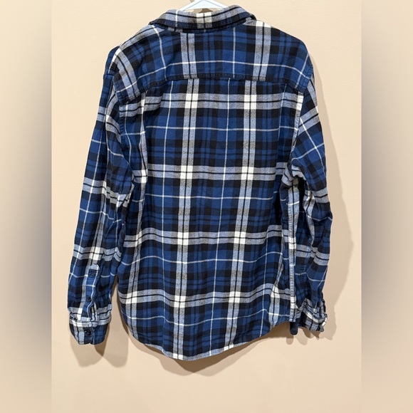 Men’s American Eagle XL Athletic Fit blue plaid flannel button down long sleeve. - Picture 3 of 3